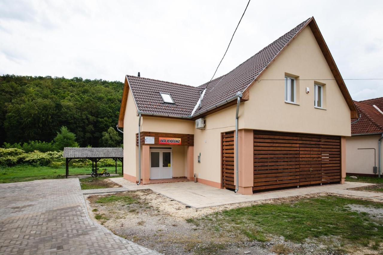 Videki Vendeghaz A Buekkben, Pezsgofuerdovel. Apartment Kirald ภายนอก รูปภาพ
