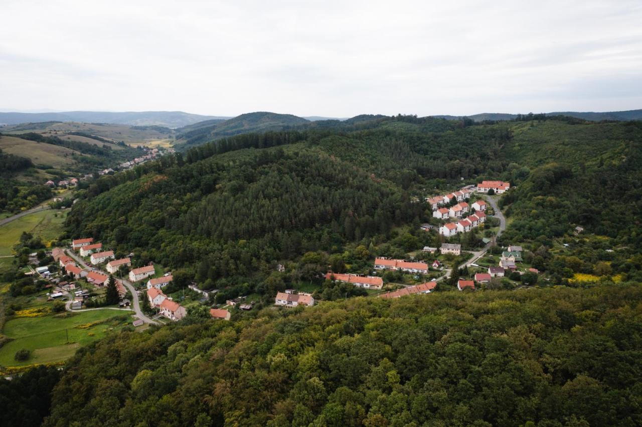 Videki Vendeghaz A Buekkben, Pezsgofuerdovel. Apartment Kirald ภายนอก รูปภาพ