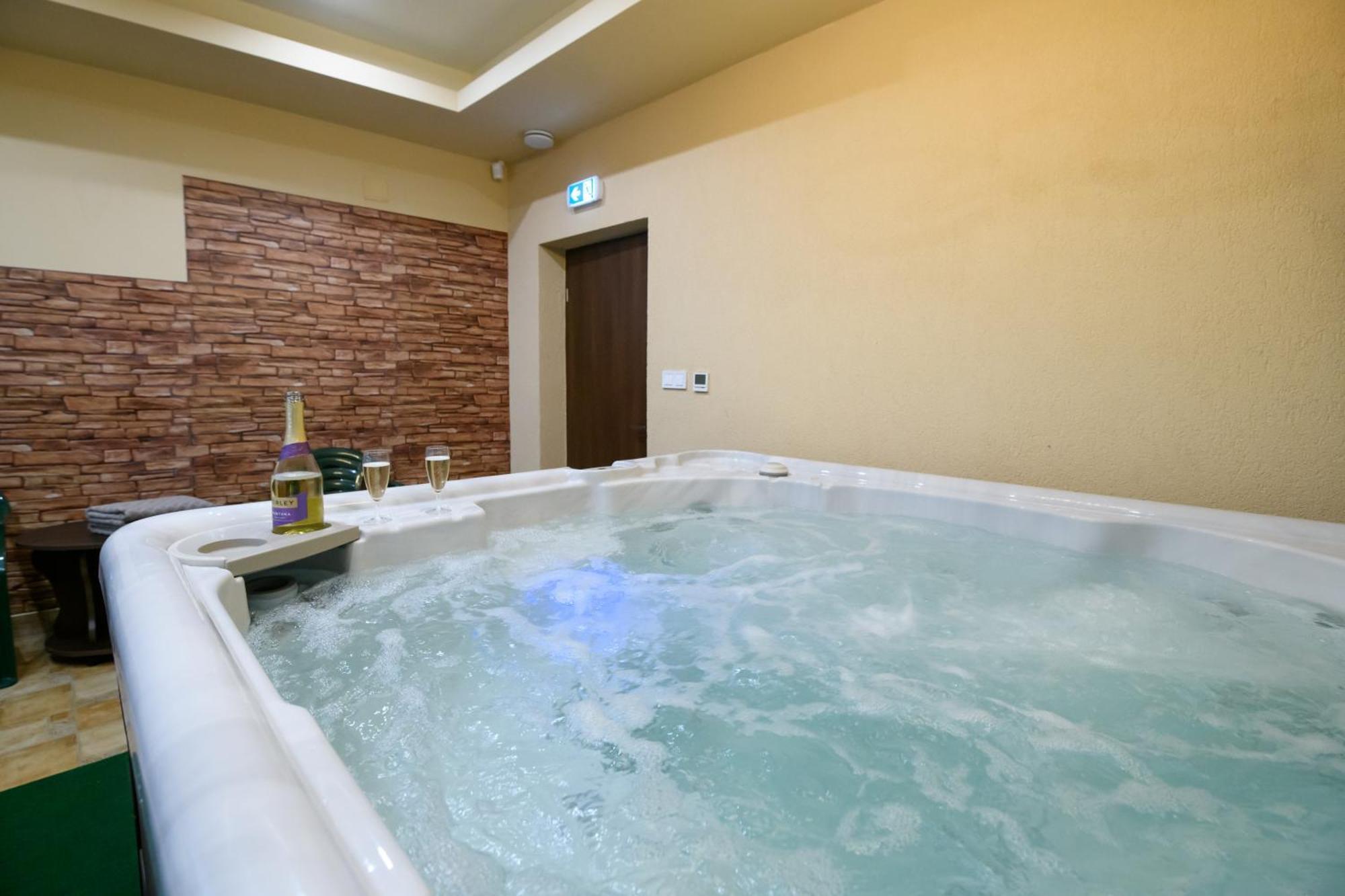 Videki Vendeghaz A Buekkben, Pezsgofuerdovel. Apartment Kirald ภายนอก รูปภาพ